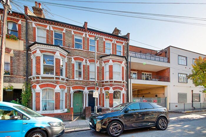 1 Bedroom Terraced House For Sale In Severus Road, Clapham Junction, SW11