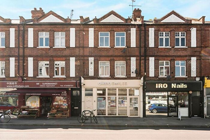2 Bedroom Flat To Rent In Fulham Palace Road, Hammersmith, W6