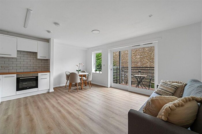 2 Bedroom Flat To Rent In Mackintosh Lane, Hackney, London, E9
