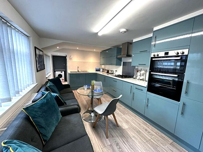 5 Bedroom Terraced House To Rent In Park Street, Grimsby, DN32