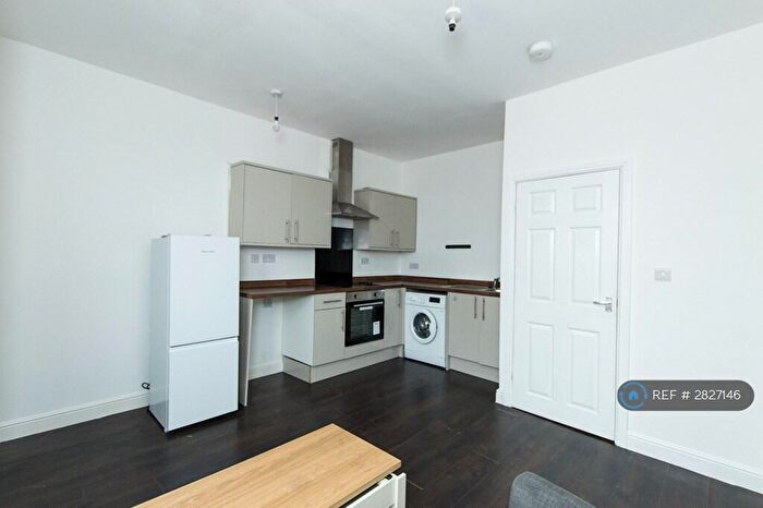 1 Bedroom Flat To Rent In Dovercastle, Nottingham, NG7
