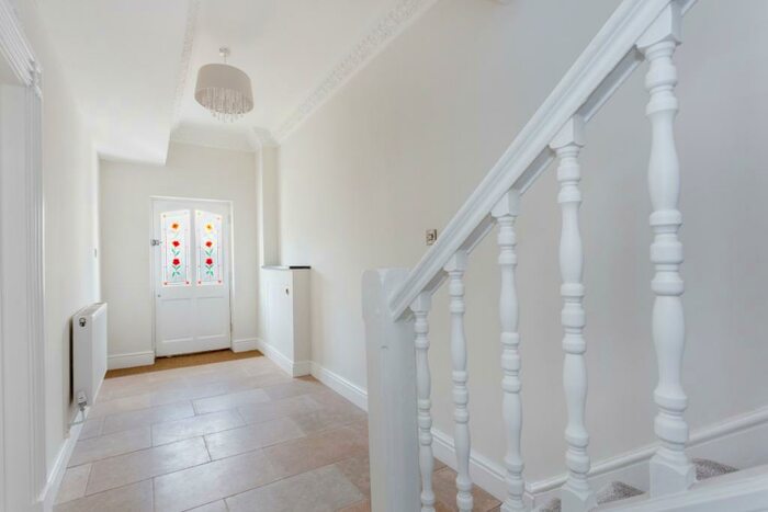 5 Bedroom Town House To Rent In Kenilworth, Warwickshire, CV8