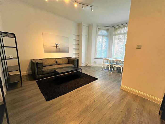 2 Bedroom Flat To Rent In Canfield Gardens, South Hampstead, NW6