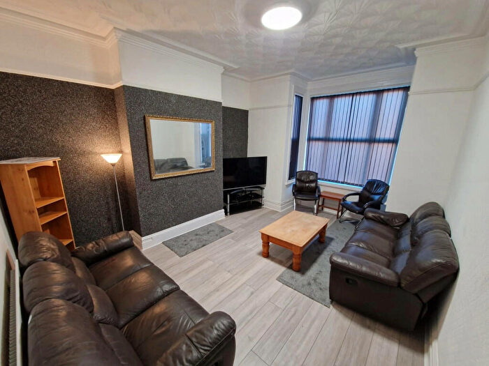 8 Bedroom Terraced House To Rent In Brudenell Road, Leeds, LS6