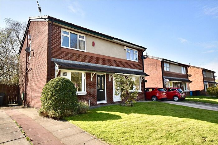 3 Bedroom Semi Detached House For Sale In Hawksmoor Drive, Shaw, Oldham, Greater Manchester, OL2
