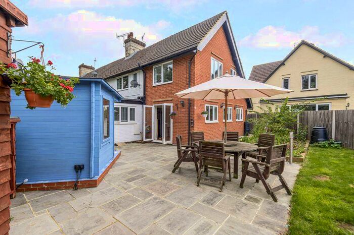 4 Bedroom Semi-Detached House To Rent In Pondfield Road, Godalming, GU7