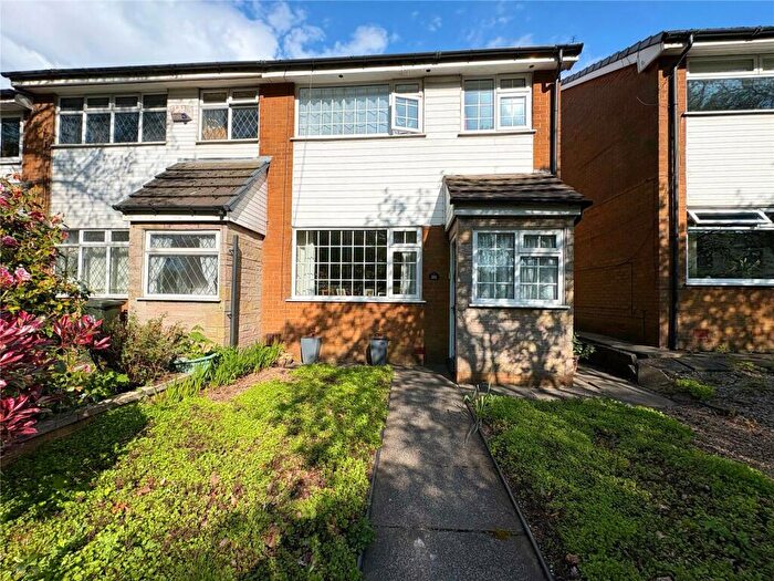 3 Bedroom Town House For Sale In Bamford Road, Heywood, Greater Manchester, OL10