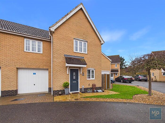 3 Bedroom Semi-Detached House For Sale In Selway Drive, Bury St. Edmunds, IP32