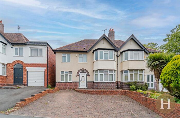 4 Bedroom Semi Detached House For Sale In Fellows Lane, Birmingham, B17