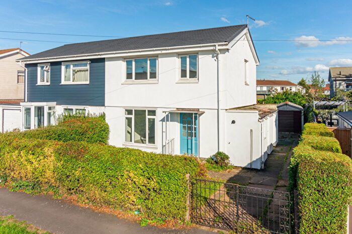 3 Bedroom Semi-Detached House For Sale In Elm Avenue, East Leake, LE12