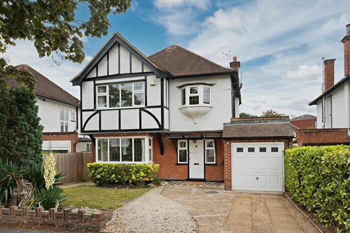 4 Bedroom Detached House To Rent In Garrick Close, Walton On Thames, KT12