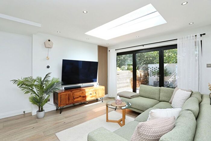 3 Bedroom Town House For Sale In Ullswater Close, Bromley, BR1