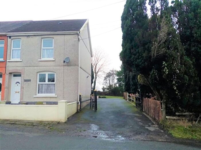 3 Bedroom Semi Detached House To Rent In Garreg Hollt, Cross Hands, Llanelli, SA14