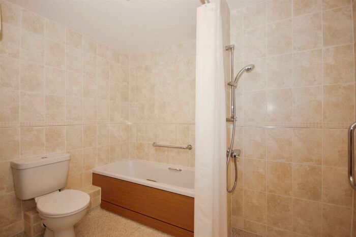 1 Bedroom Apartment For Sale In Wilton Court, Southbank Road, Kenilworth, CV8
