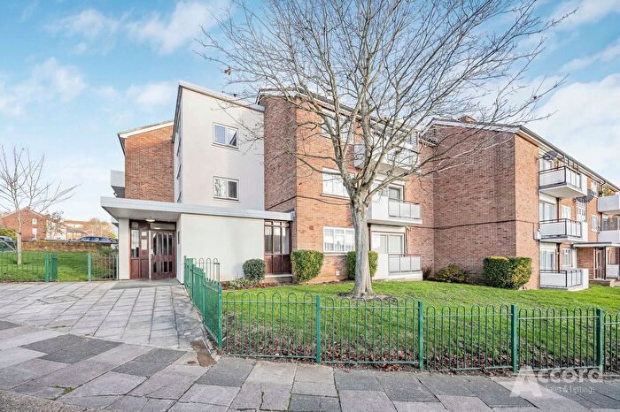 2 Bedroom Flat For Sale In Hillrise Road, Romford, RM5