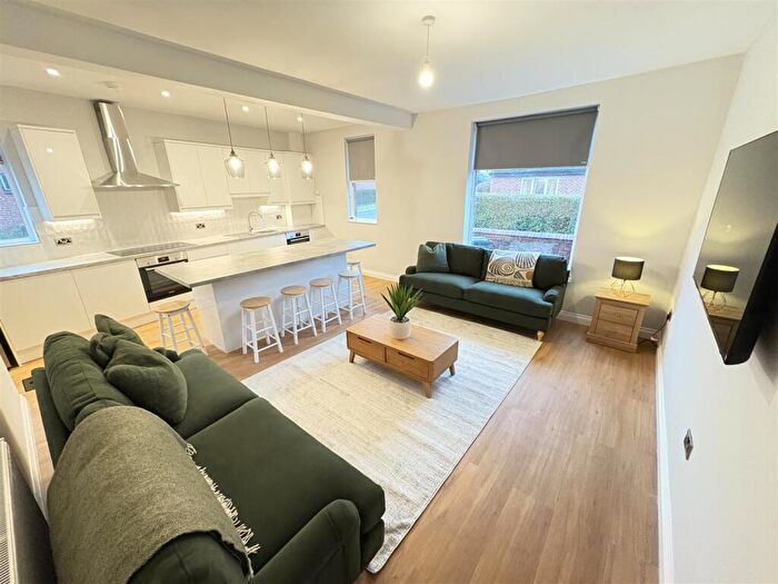 6 Bedroom Terraced House To Rent In Ash Road, Headingley, Leeds, West Yorkshire, LS6