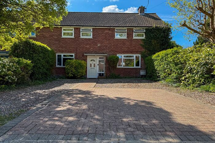 2 Bedroom Maisonette For Sale In Park View Crescent, Great Baddow, Chelmsford, CM2