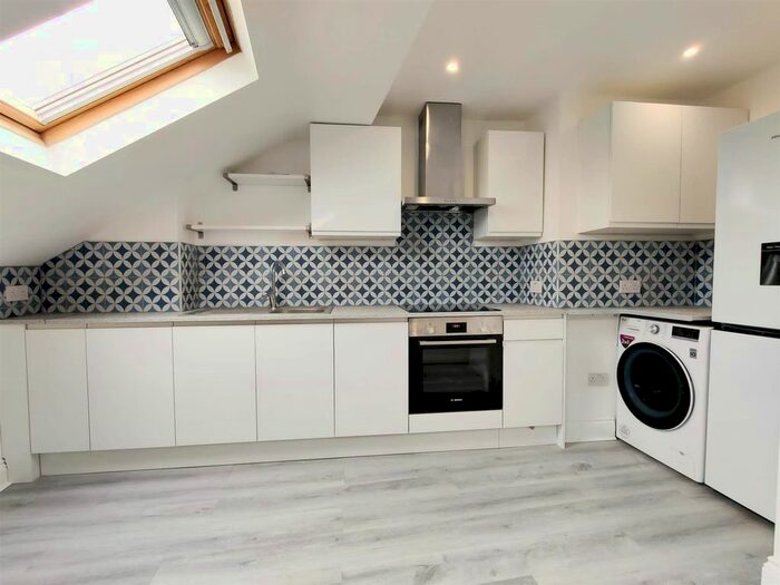 2 Bedroom Flat To Rent In East End Road, East Finchley, London, N2
