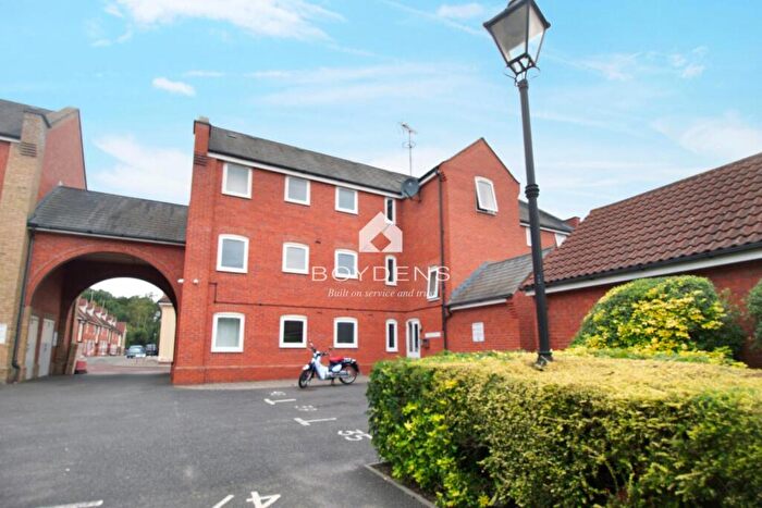 2 Bedroom Flat To Rent In Meachen Road, Colchester, Essex, CO2