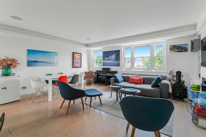 3 Bedroom Flat To Rent In Kempsford Gardens, London, SW5