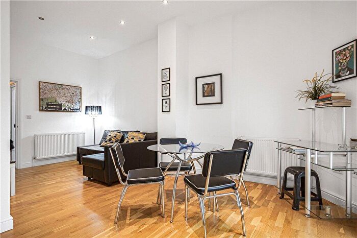 2 Bedroom Apartment For Sale In Stoke Newington High Street, London, N16