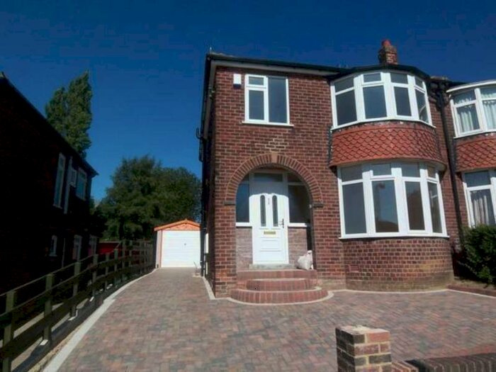 3 Bedroom Semi-Detached House To Rent In Spennithorne Drive, Leeds, LS16