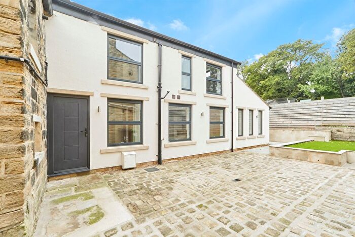 2 Bedroom End Of Terrace House For Sale In Robin Lane, Pudsey, LS28