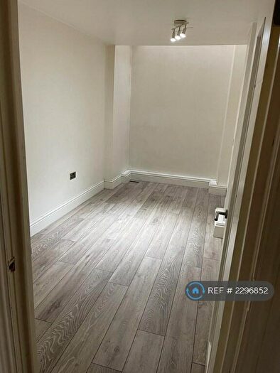 1 Bedroom Flat To Rent In Holywell House, London, E11