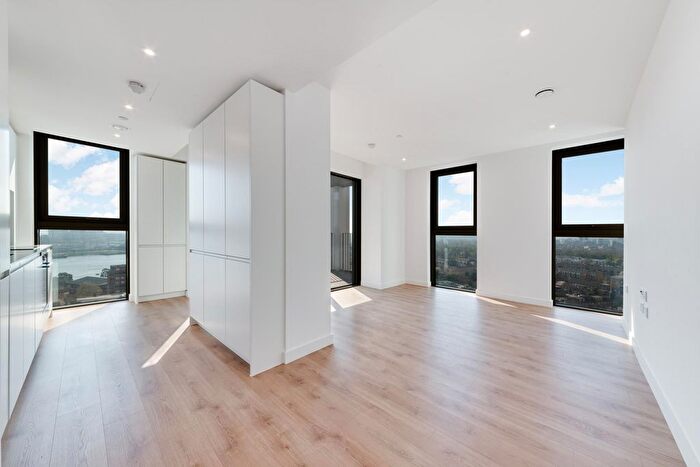 2 Bedroom Flat To Rent In One Thames Quay, Marsh Wall, London, E14