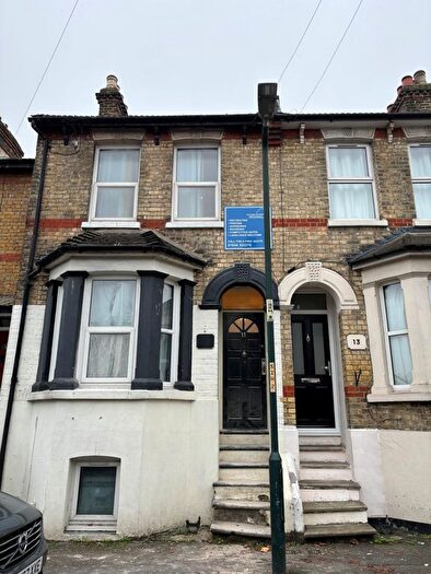4 Bedroom Terraced House To Rent In Salisbury Road, Chatham, ME4