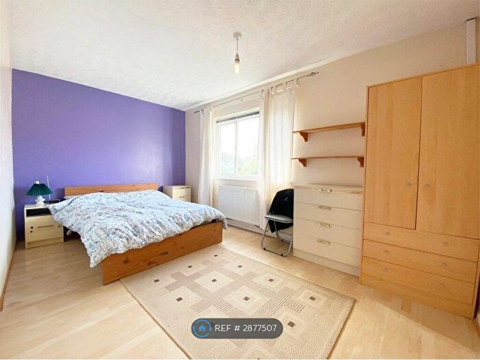1 Bedroom Maisonette To Rent In Sunbury Grove, Huddersfield, HD5