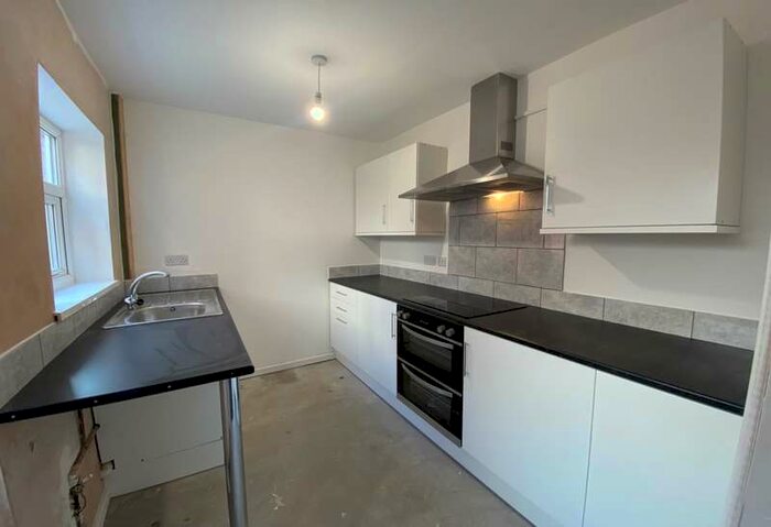 2 Bedroom Semi-Detached House To Rent In Valley Road, Chesterfield, Derbyshire, S41