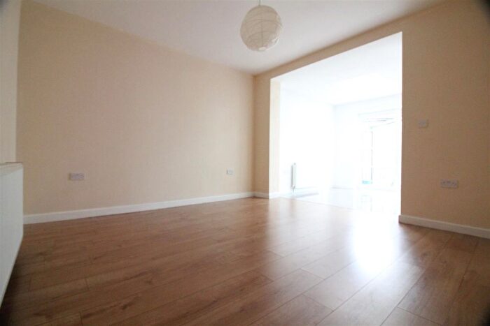 4 Bedroom Terraced House To Rent In Whitton Avenue East, Greenford, UB6