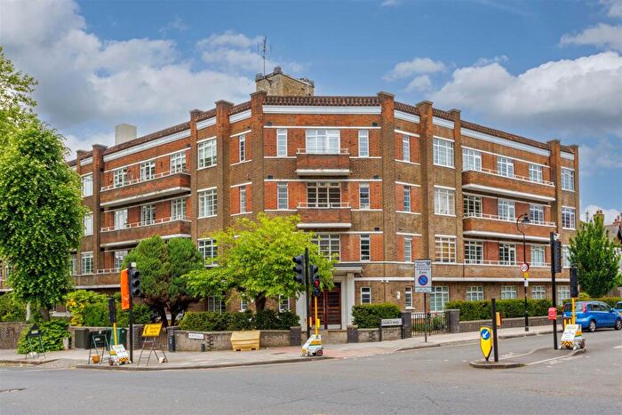 2 Bedroom Flat For Sale In North Hill, Highgate, London, N6