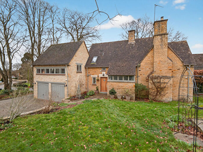 3 Bedroom Detached House For Sale In Church Road Brackley, Northamptonshire, NN13