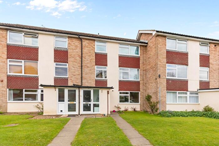 3 Bedroom Maisonette For Sale In York Close, Tudor House, RH13
