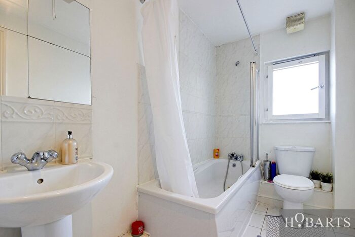 2 Bedroom Flat For Sale In Winkfield Road, Crown Close, N22