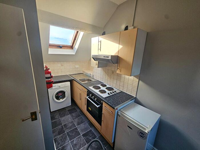 1 Bedroom Apartment To Rent In Latchmere Road, Manchester, M14
