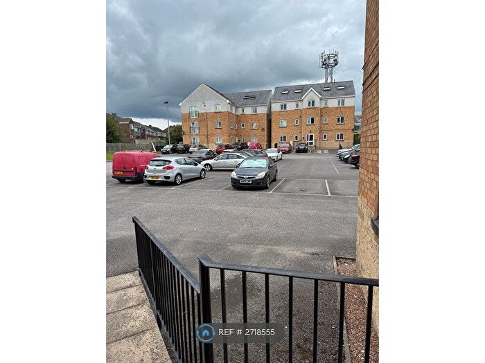 2 Bedroom Flat To Rent In Lemans Drive, Dewsbury, WF13
