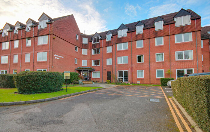 1 Bedroom Retirement Property For Sale In Bitterne Park! Water & Park Views! No Chain! Retirement!, SO18