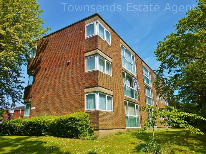 2 Bedroom Flat To Rent In Lingfield Close, Northwood, HA6