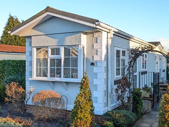 2 Bedroom Park Home For Sale In Rickwood Park, Beare Green, RH5