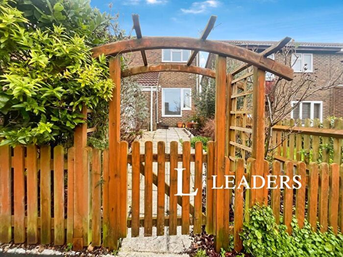 2 Bedroom Semi-Detached House To Rent In Sheepbell Close, Portslade, Brighton, BN41