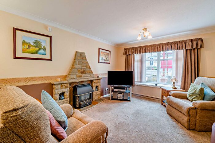 2 Bedroom Detached Bungalow For Sale In Larks Hill, Pontefract, West Yorkshire, WF8