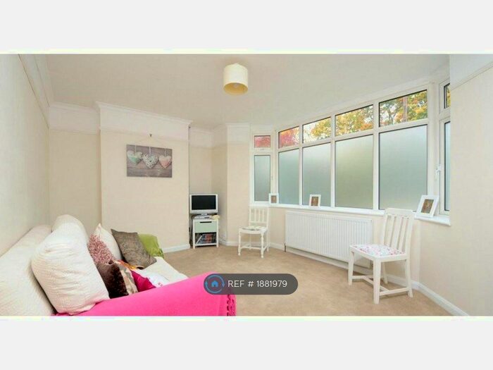 3 Bedroom Semi-Detached House To Rent In Kings Hedges Road, Cambridge, CB4