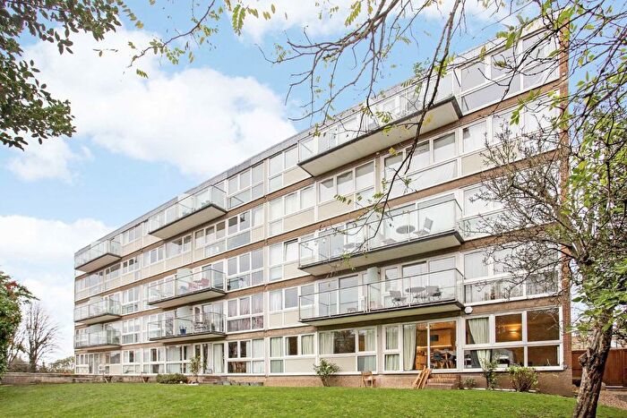 2 Bedroom Flat To Rent In Ridgway, Richmond, TW10