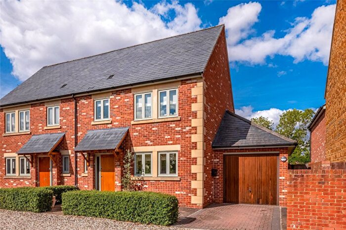 3 Bedroom Semi-Detached House For Sale In Earls Close, Deddington, OX15