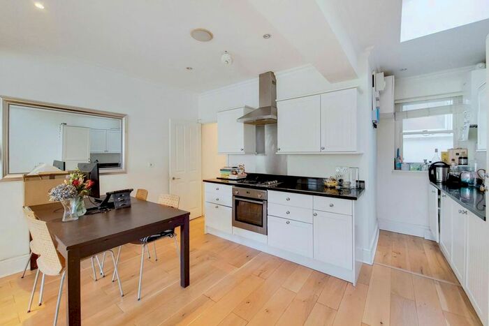 2 Bedroom Maisonette To Rent In Windmill Road, Wandsworth, London, SW18