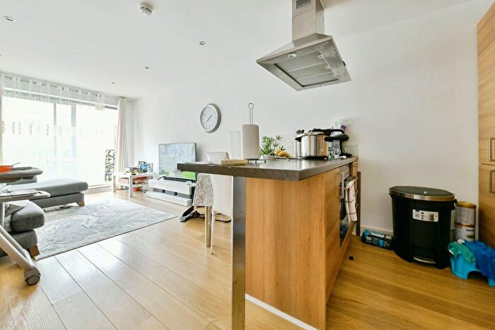 2 Bedroom Flat For Sale In Woolners Way, Stevenage, Hertfordshire, SG1