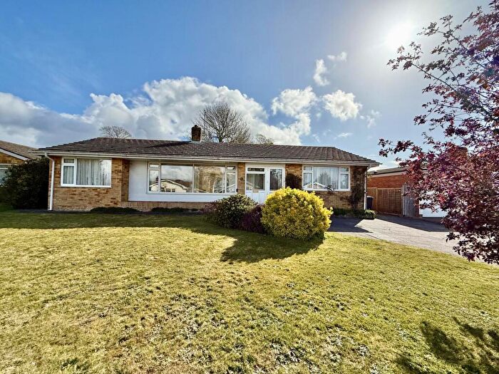3 Bedroom Bungalow For Sale In Glenavon Road, Highcliffe On Sea, Christchurch, BH23